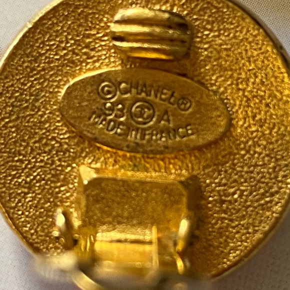 Chanel Vintage Clip On Earrings - Picture 5 of 7